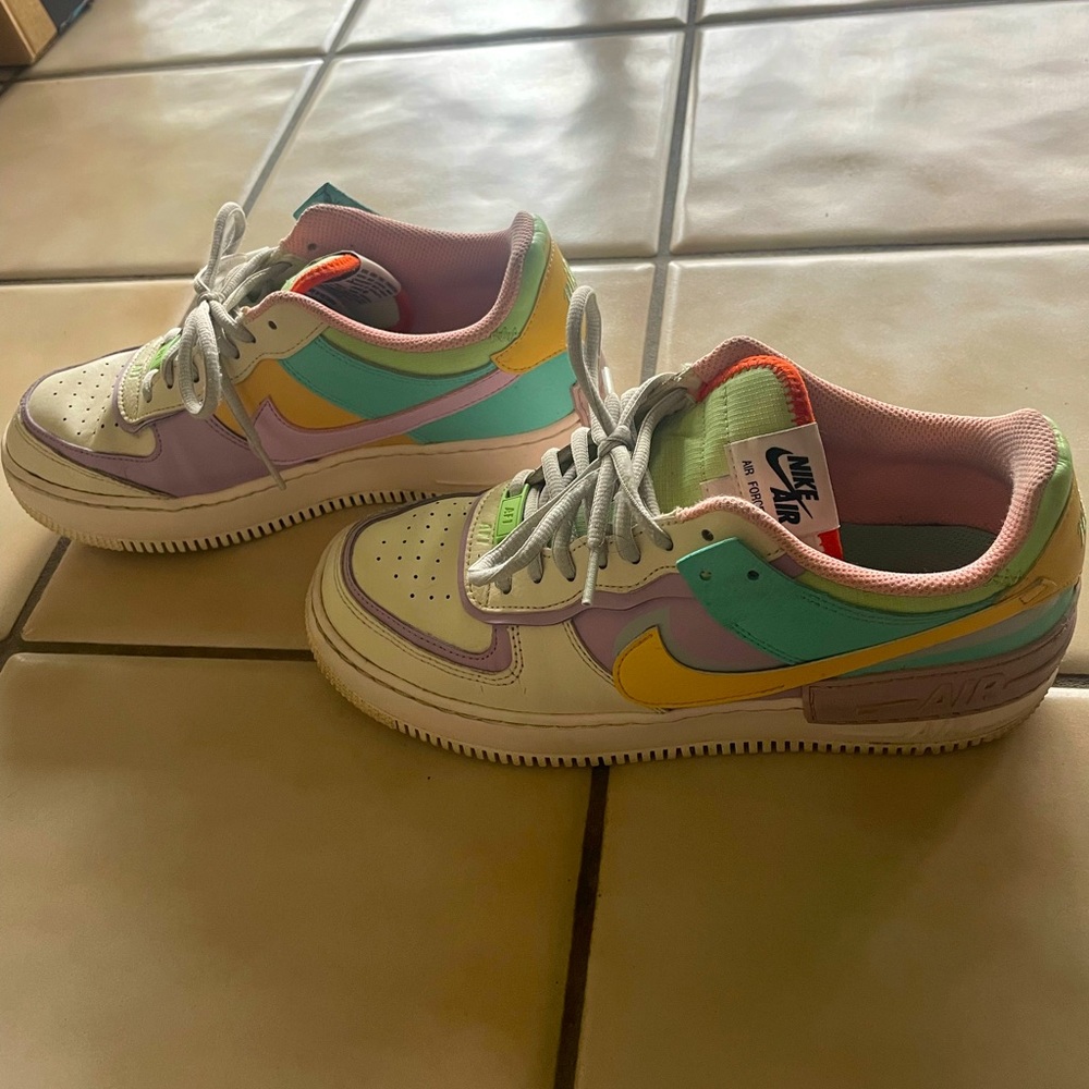 Womens Nike Airforce 1 low -top basketball shoe Pastel size US 6.5